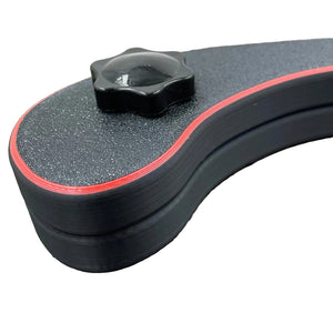 Detailfoto van een BDSM humbler met schroefknoppen in het zwart met rode accenten