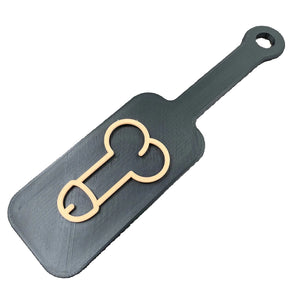 Een kleine BDSM paddle met de afbeelding van een penis