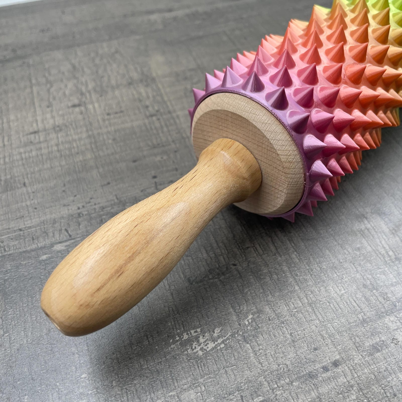 Detailfoto van een deegroller met spikes voor BDSM