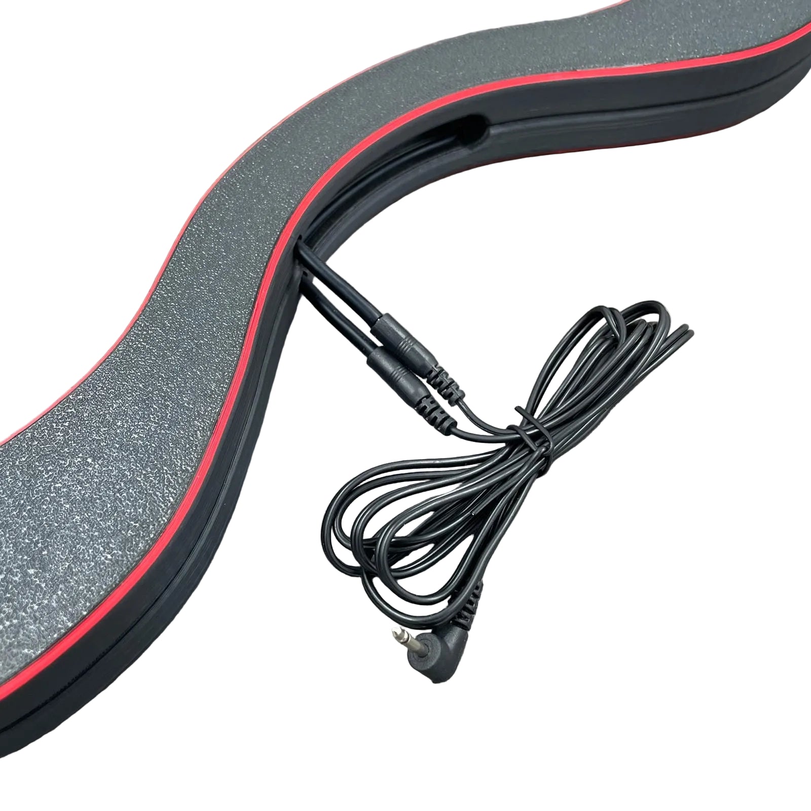 Detailfoto van een BDSM humbler met e-stim functionaliteit in het zwart met rode accenten