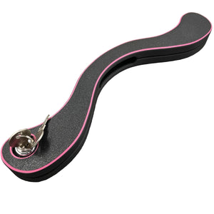 Een BDSM humbler met slot in het zwart met roze accenten