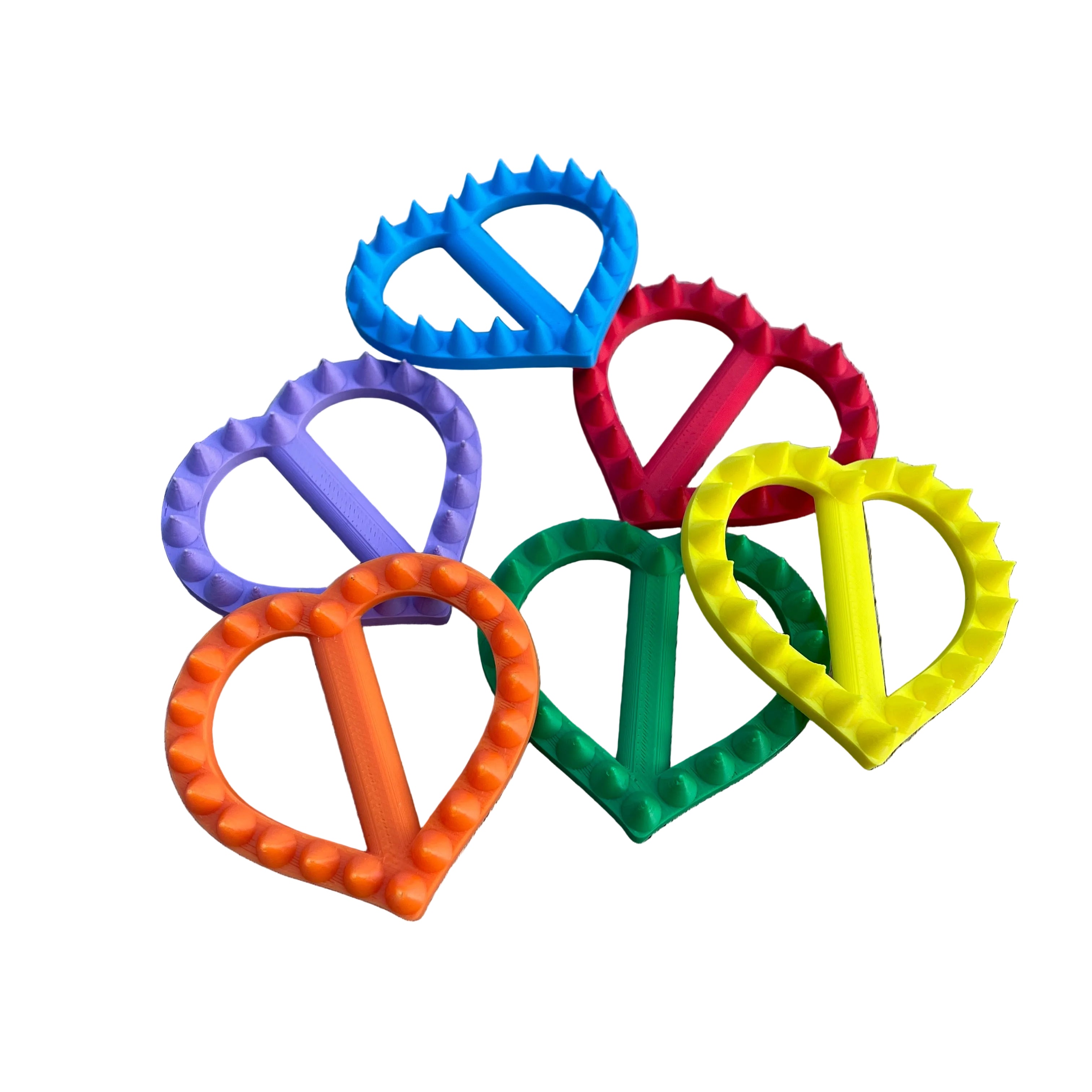 Zes hartvormige shibari rope spikes in de kleuren van de regenboog