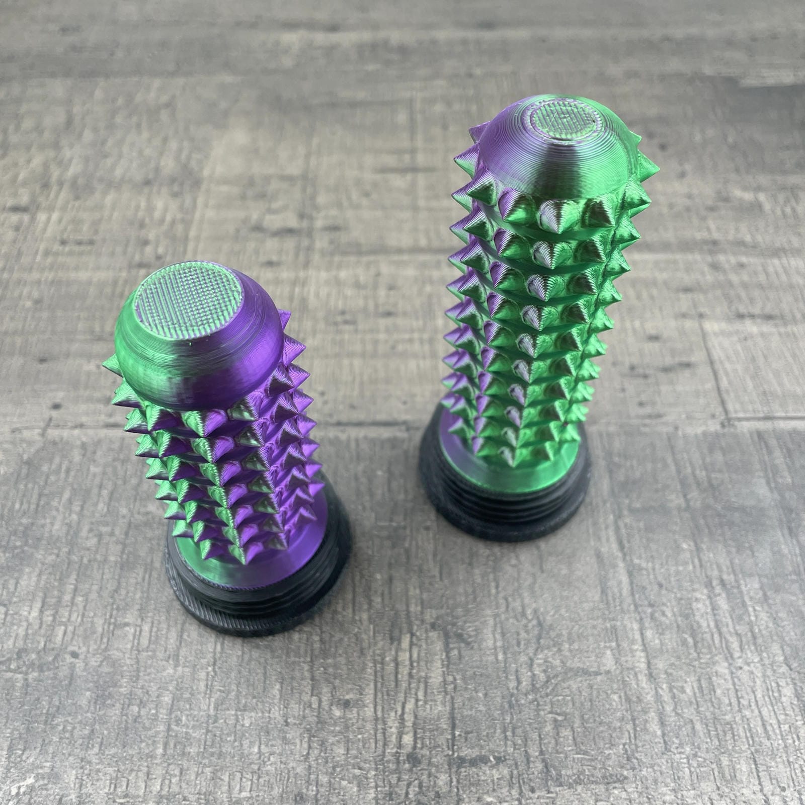 Een paars met groene stimming-tool voor autisme en overprikkeling