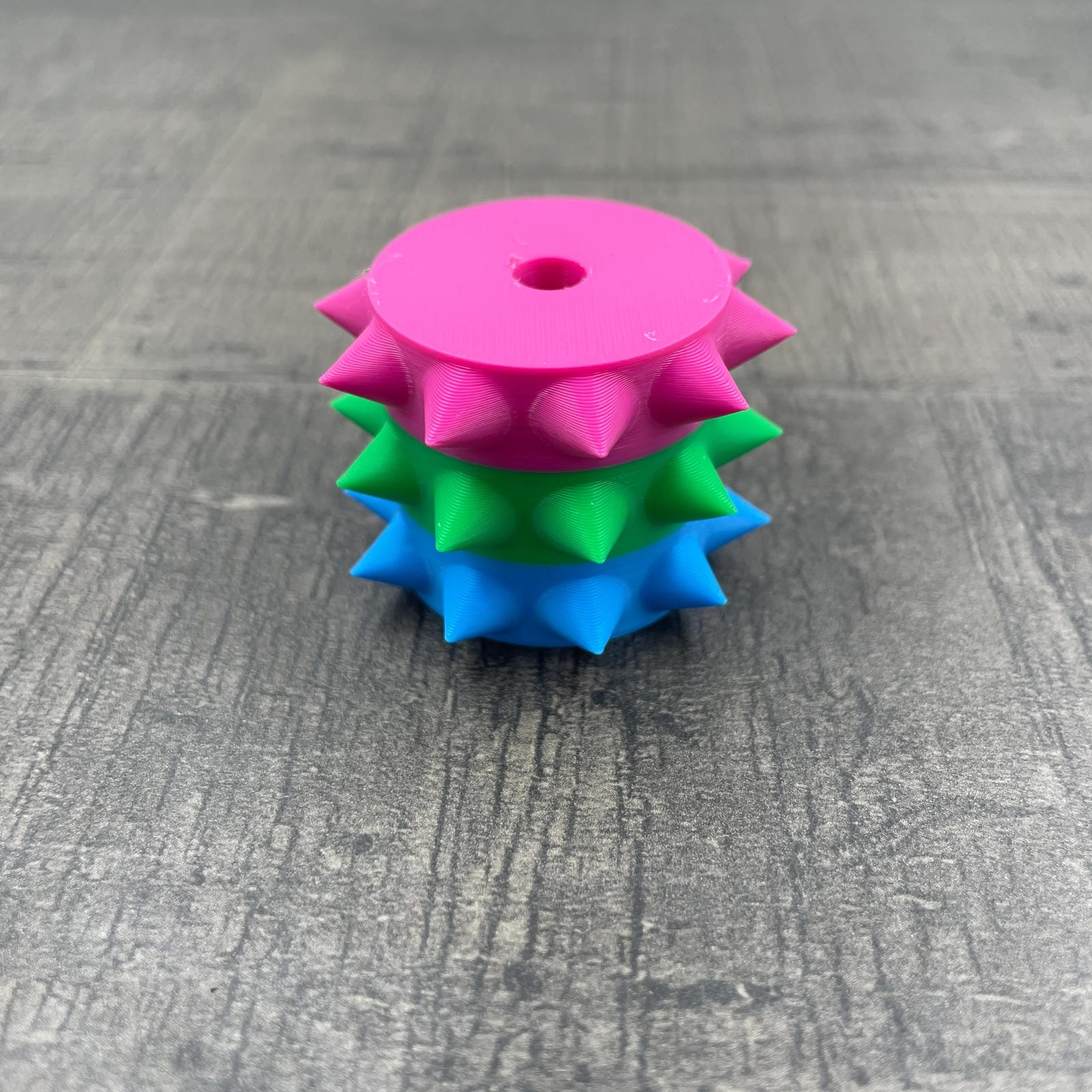 Een los rollertje voor een BDSM pinwheel in de kleuren van de poly-seksuele vlag